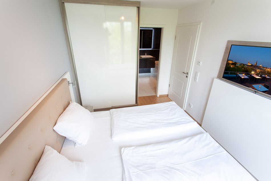 d405-schlafzimmer-blick-bad-06-2022