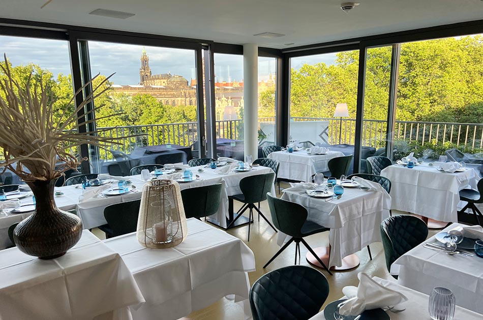 gastraum-mit-blick-altstadt-06-2023