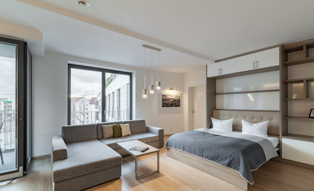 2-zimmer-komfort-wohnzimmer-mit-bett-ausgeklappt